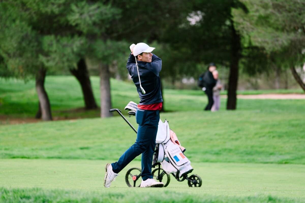 Adrien Bonnet sur le fairway — Expérience Golf